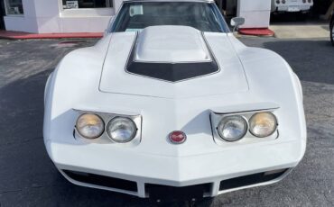 Chevrolet-corvette-1973-white-4