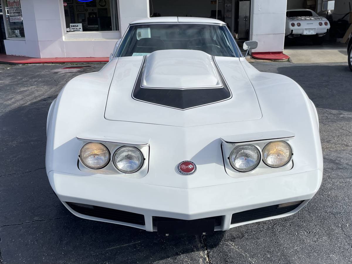 Chevrolet-corvette-1973-white-4