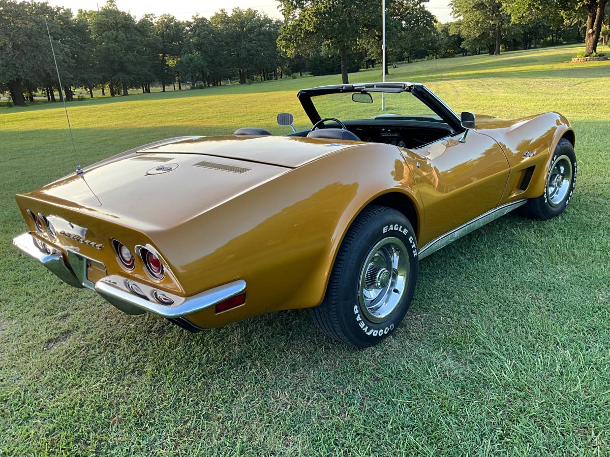 Chevrolet-corvette-1973-yellow-11