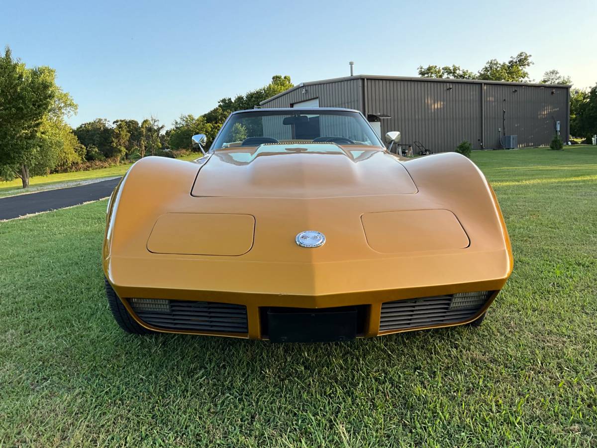 Chevrolet-corvette-1973-yellow-12