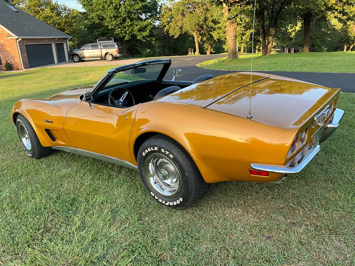 Chevrolet-corvette-1973-yellow-4