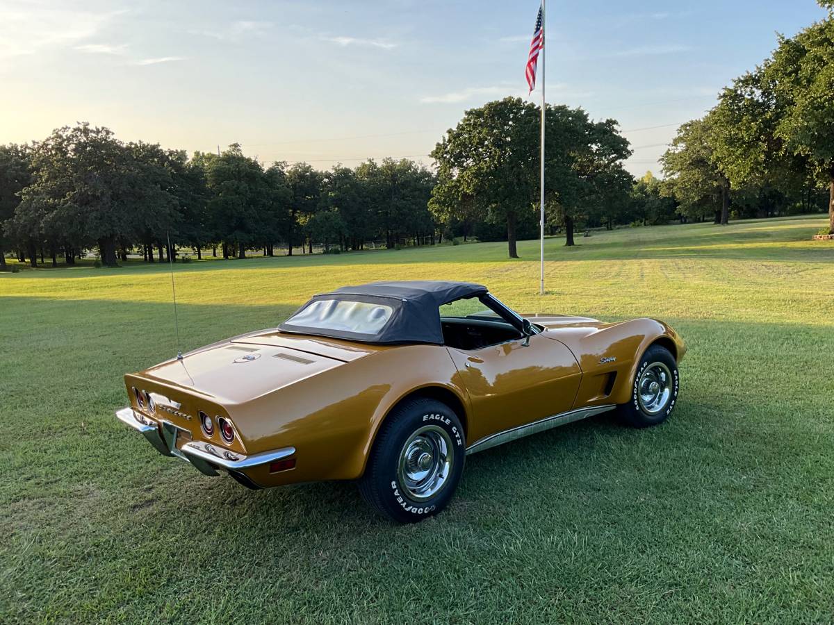 Chevrolet-corvette-1973-yellow-7