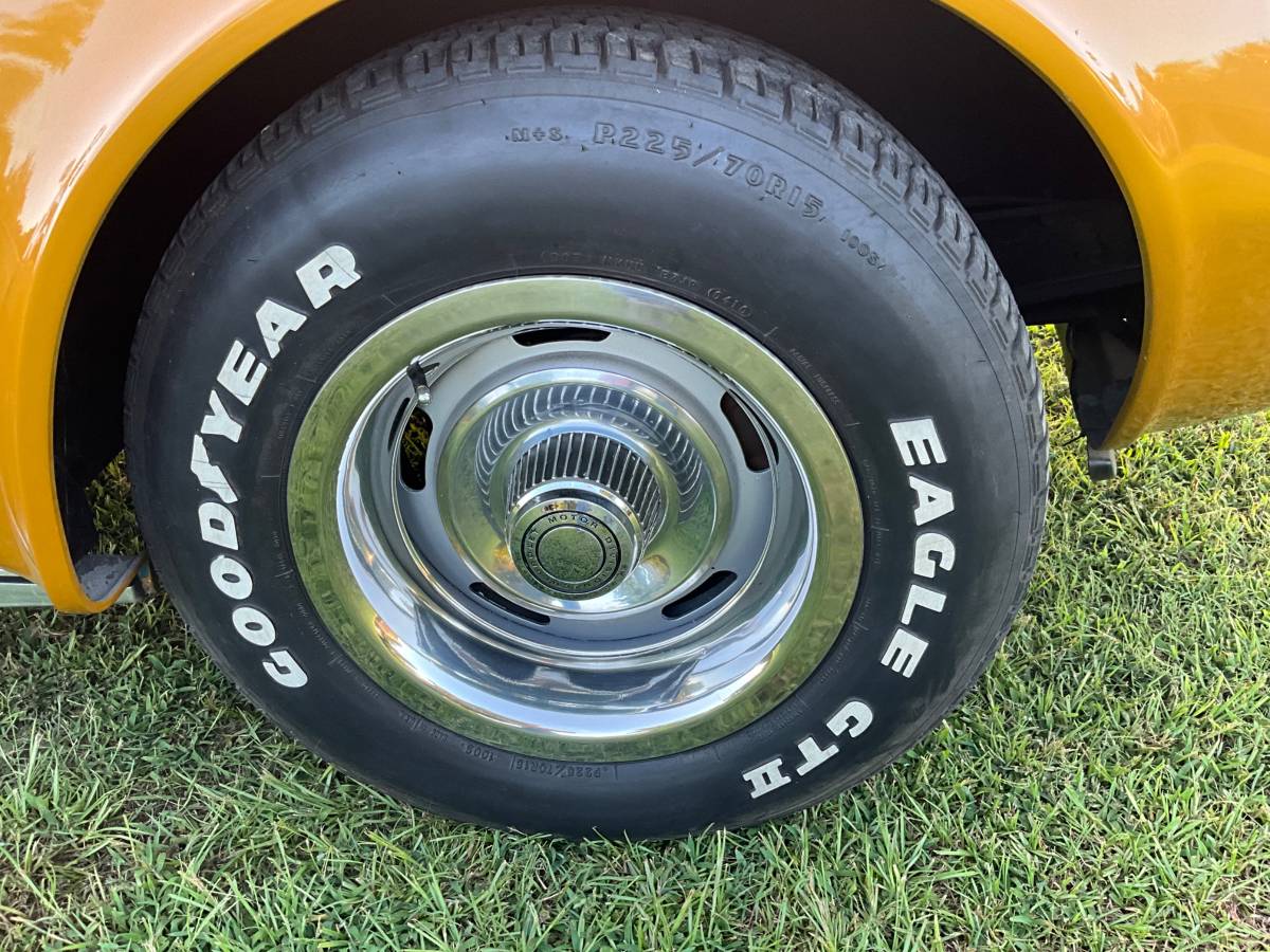 Chevrolet-corvette-1973-yellow-8