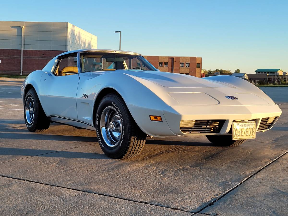 Chevrolet-corvette-1974-1