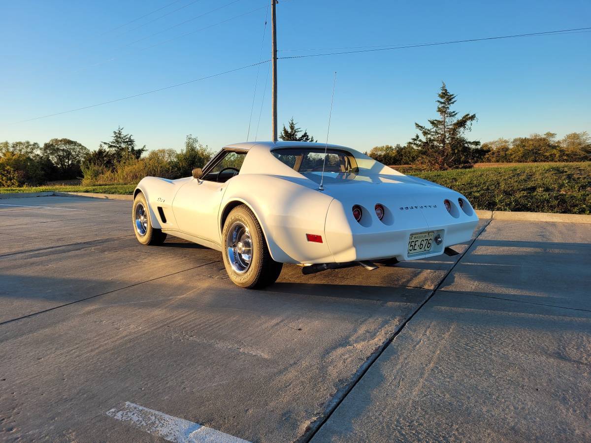 Chevrolet-corvette-1974-3