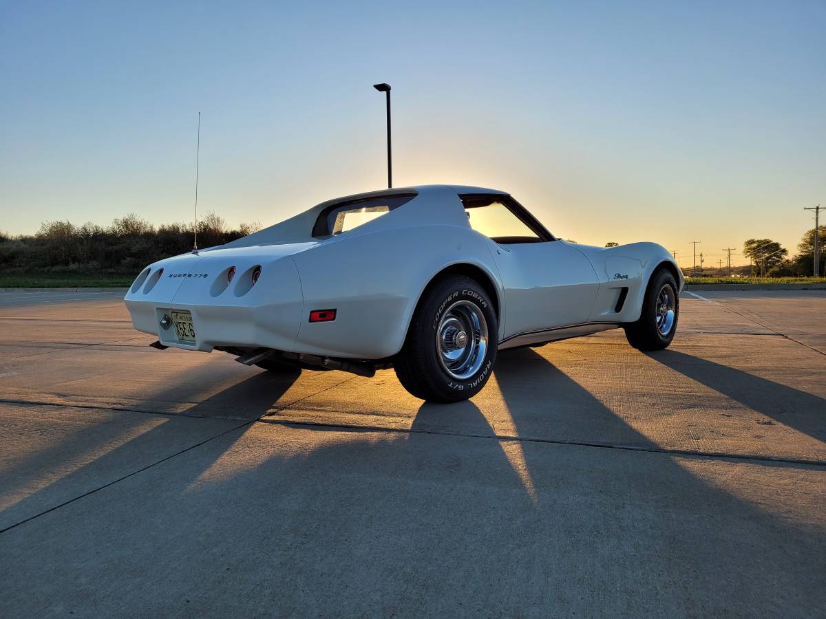 Chevrolet-corvette-1974-5