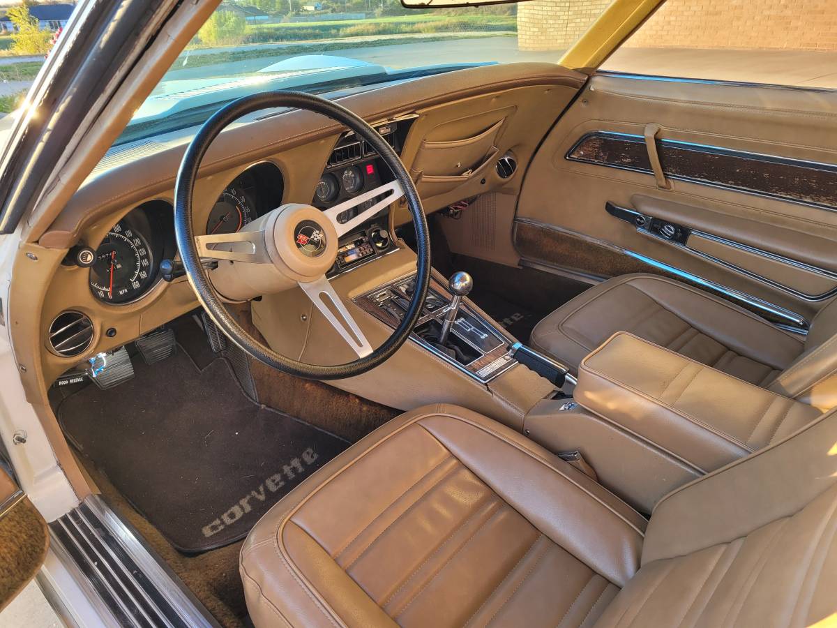 Chevrolet-corvette-1974-9