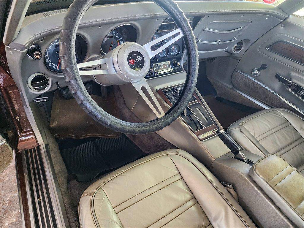 Chevrolet-corvette-1974-brown-17