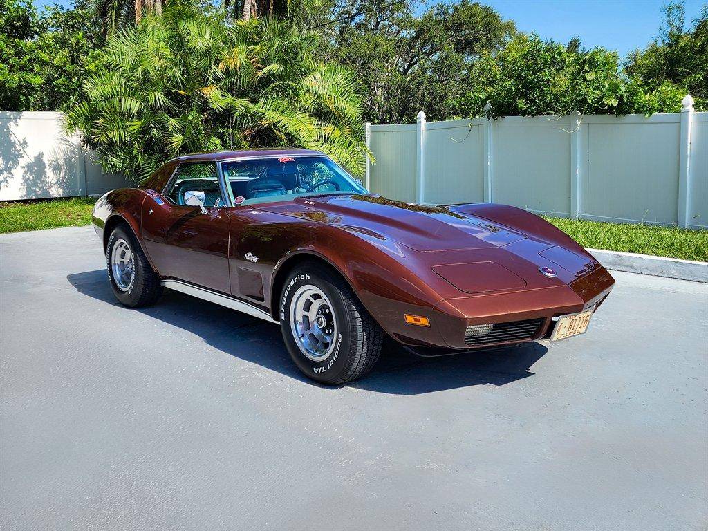Chevrolet-corvette-1974-brown-3