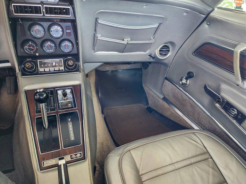 Chevrolet-corvette-1974-brown-9