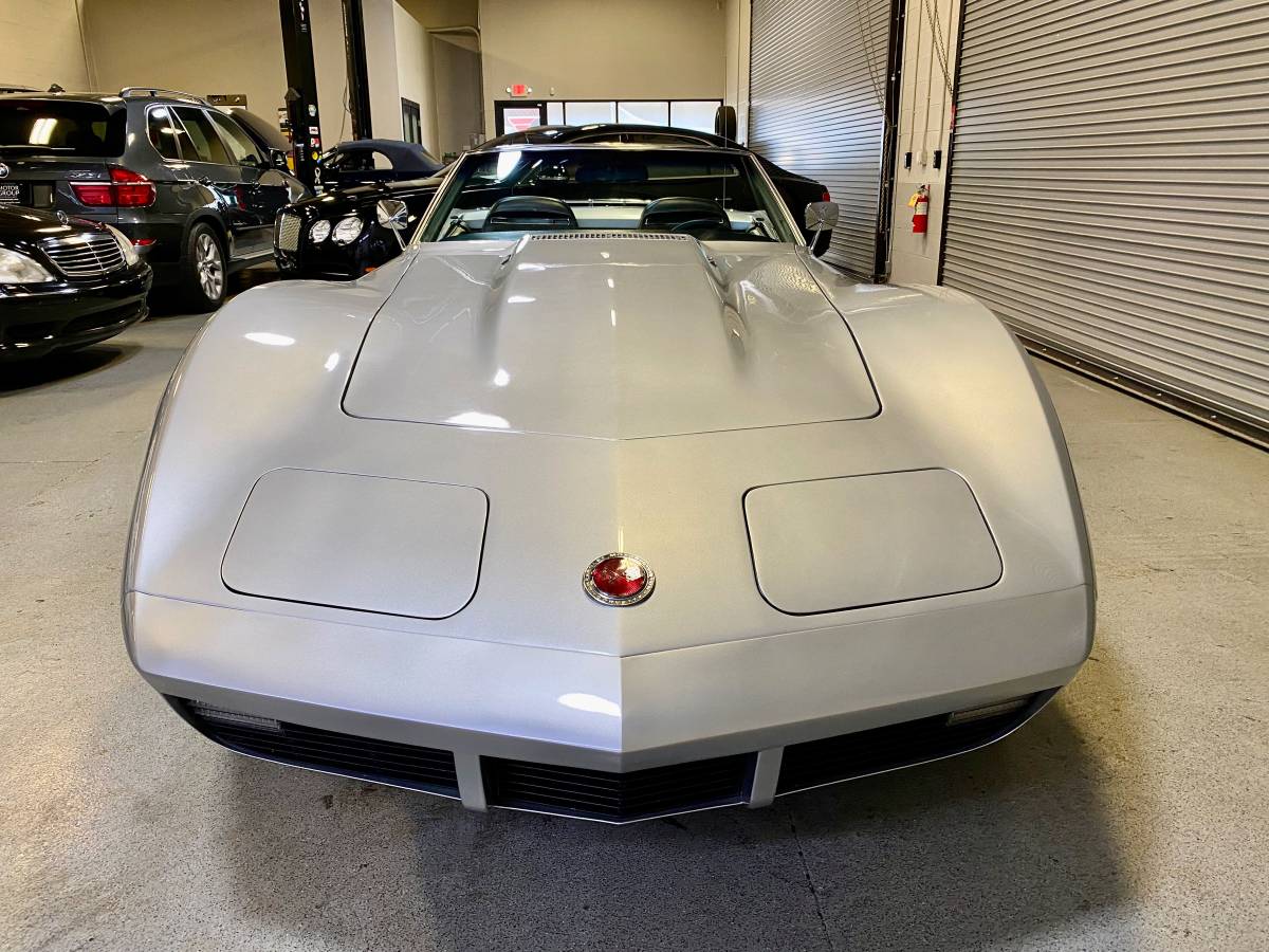 Chevrolet-corvette-1974-silver-1