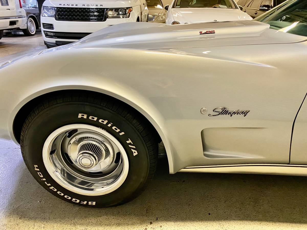 Chevrolet-corvette-1974-silver-10