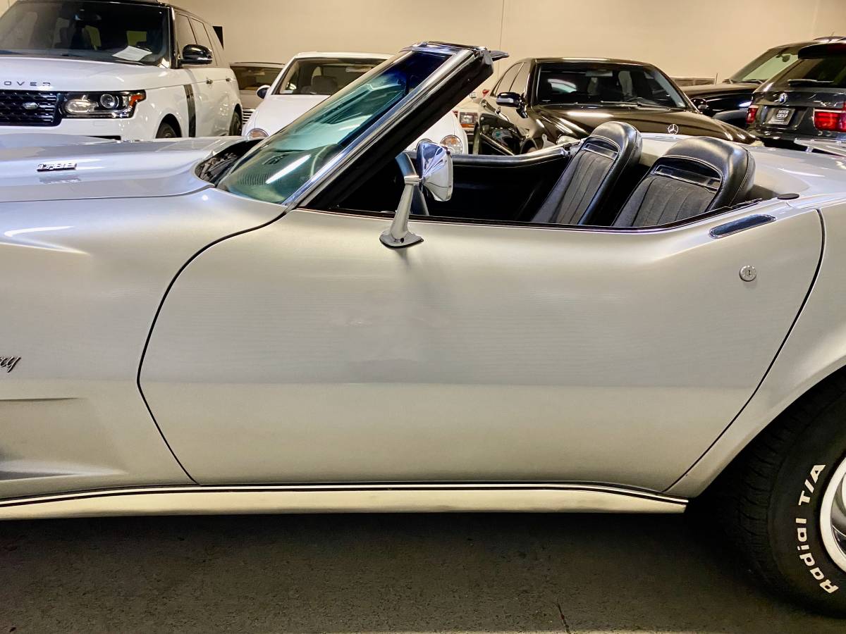 Chevrolet-corvette-1974-silver-11
