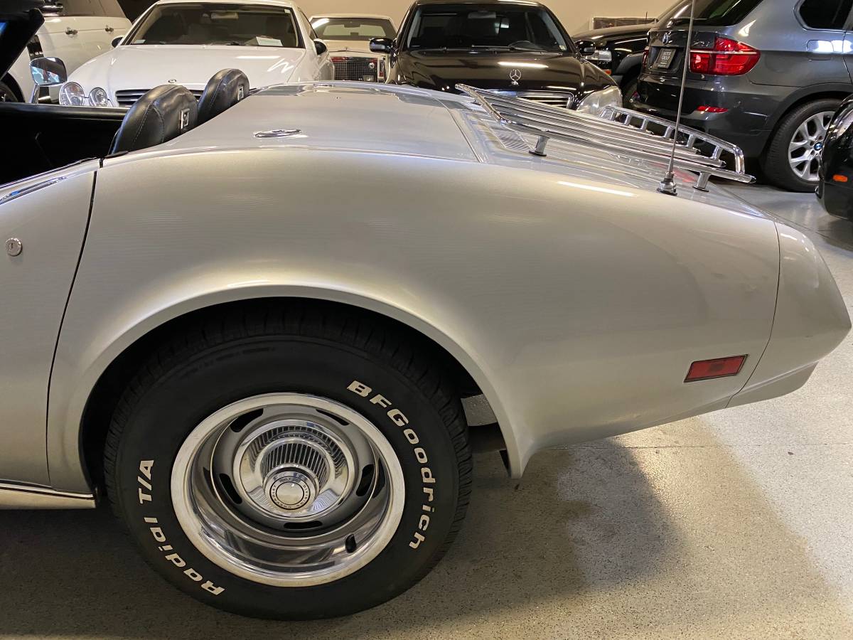 Chevrolet-corvette-1974-silver-12