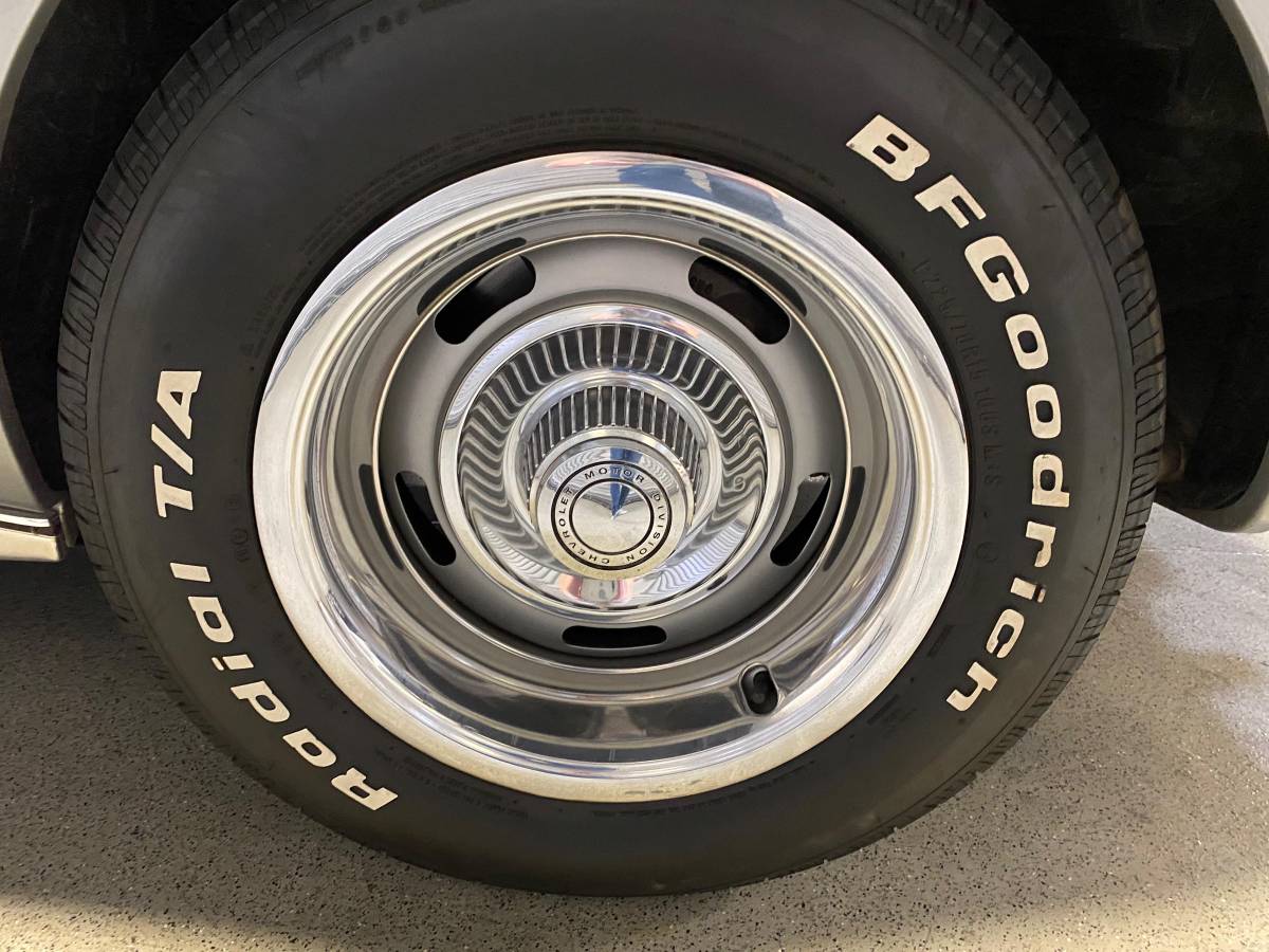 Chevrolet-corvette-1974-silver-13
