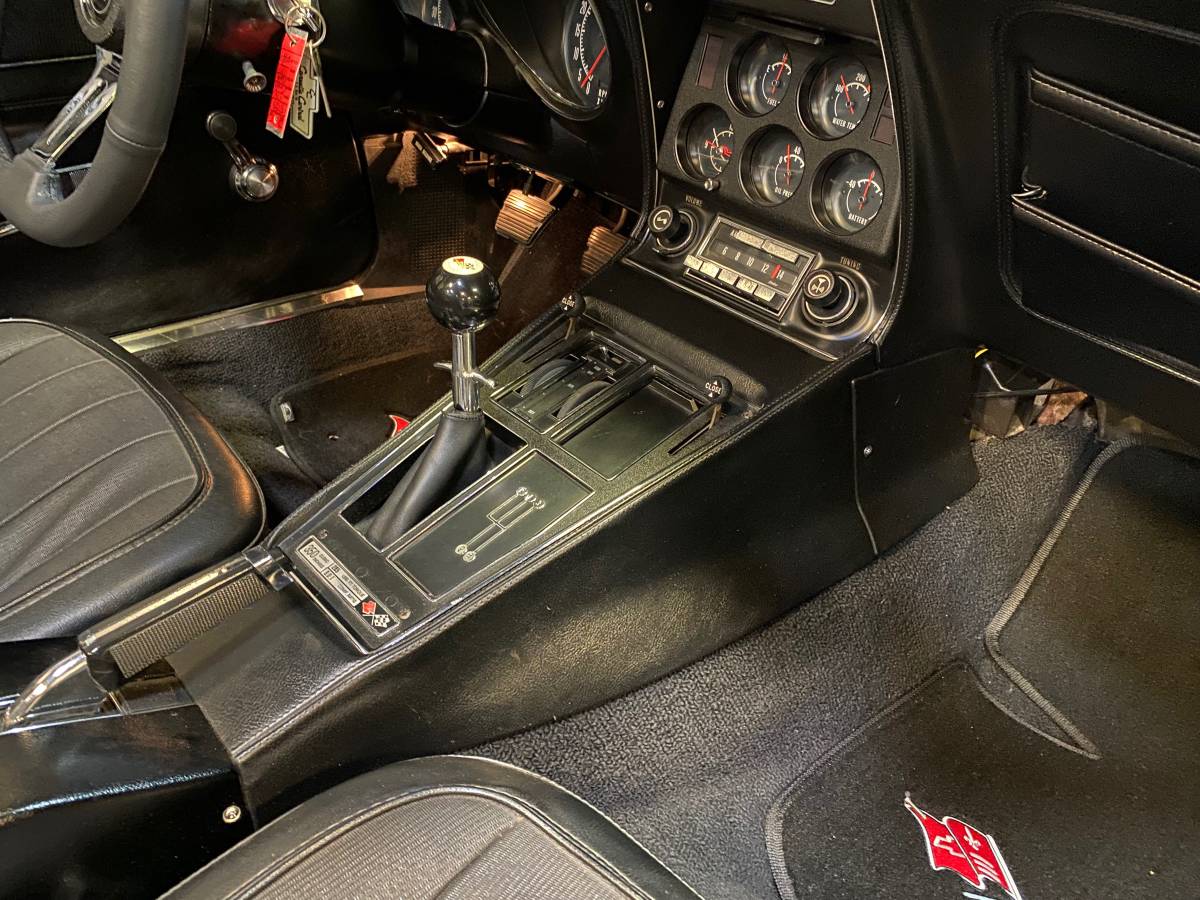 Chevrolet-corvette-1974-silver-15