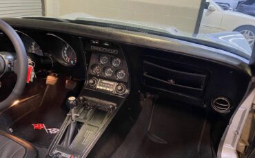 Chevrolet-corvette-1974-silver-16