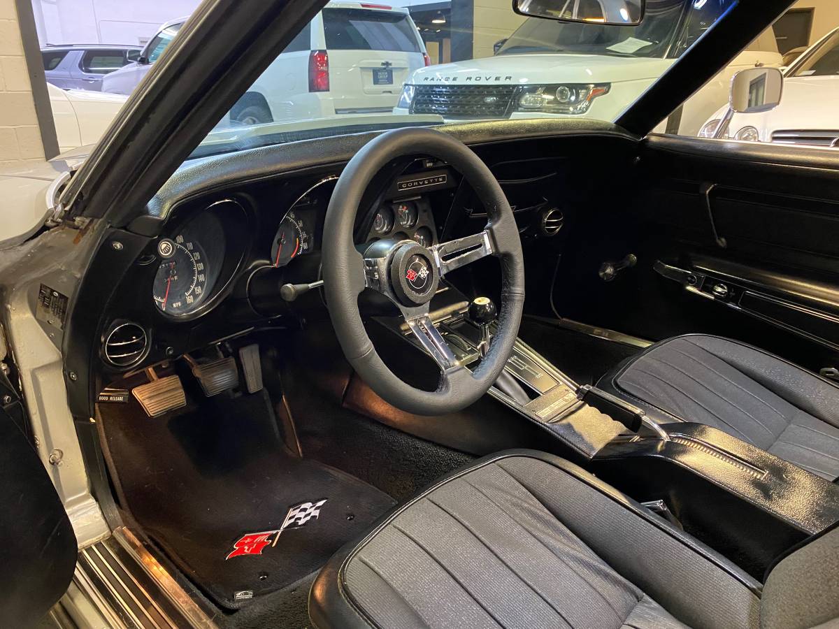 Chevrolet-corvette-1974-silver-19