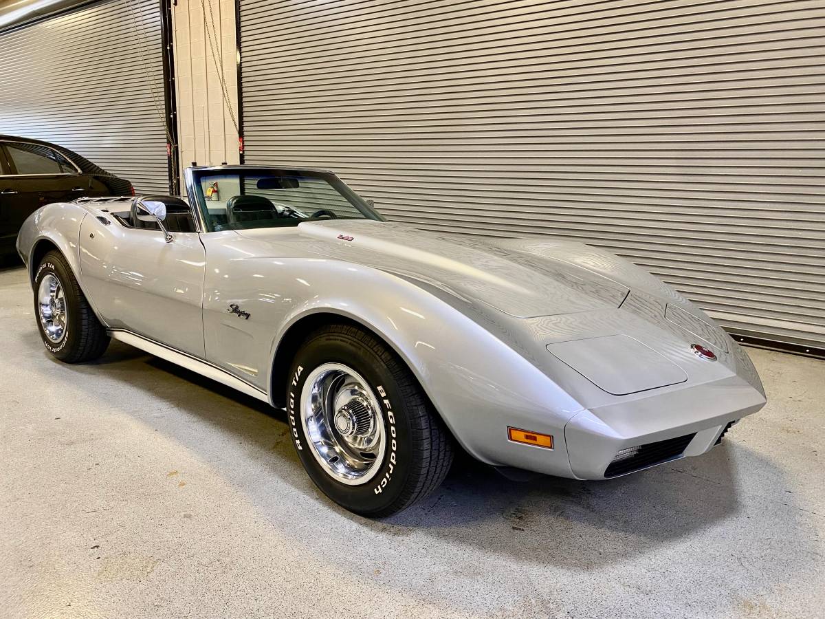 Chevrolet-corvette-1974-silver-2