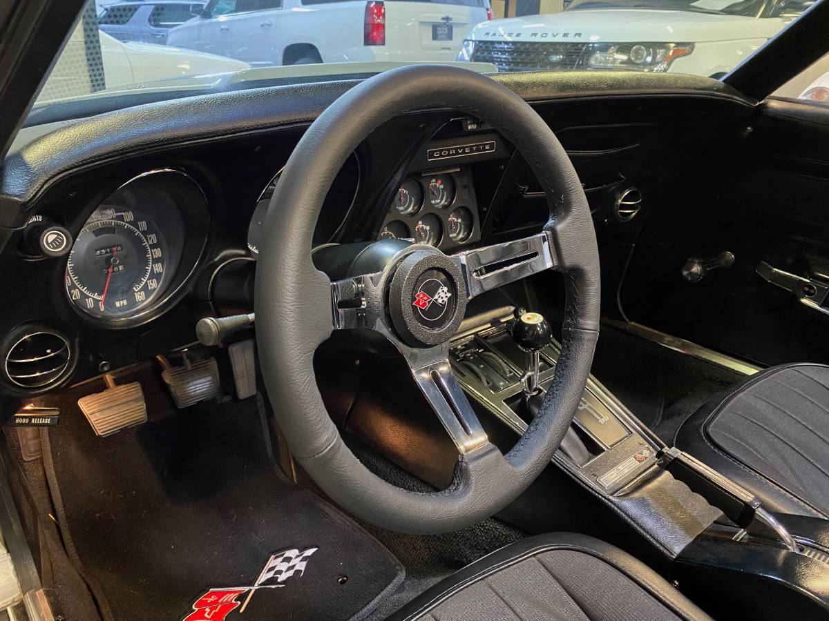 Chevrolet-corvette-1974-silver-20