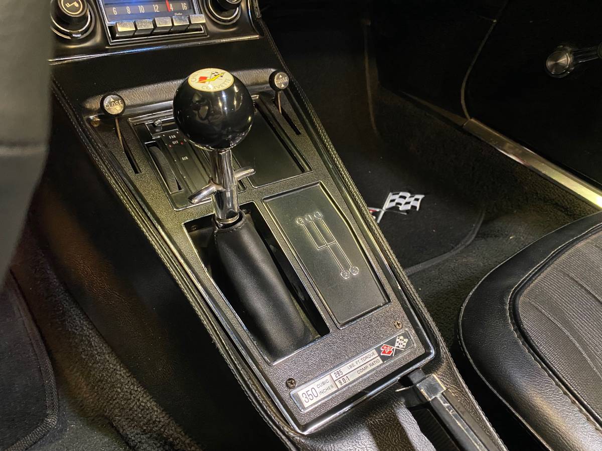 Chevrolet-corvette-1974-silver-22