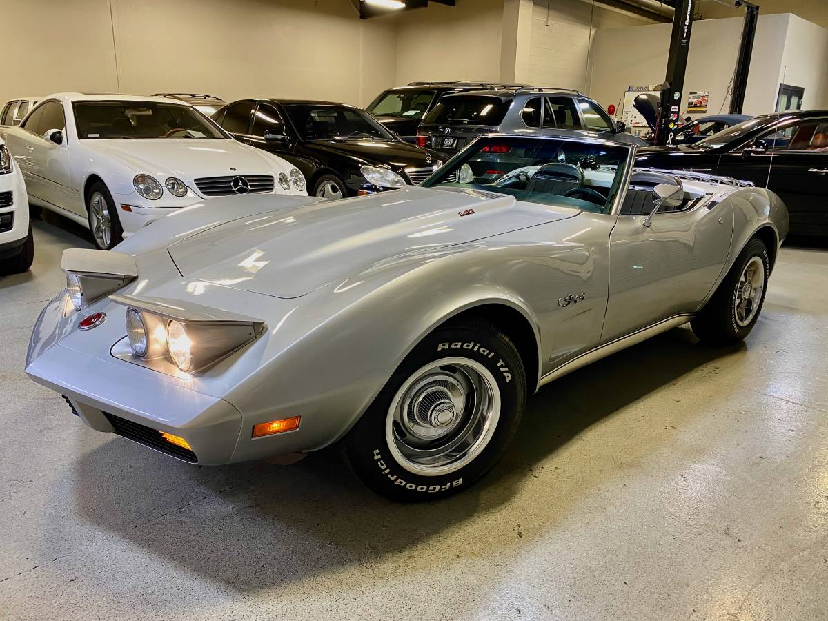 Chevrolet-corvette-1974-silver-23