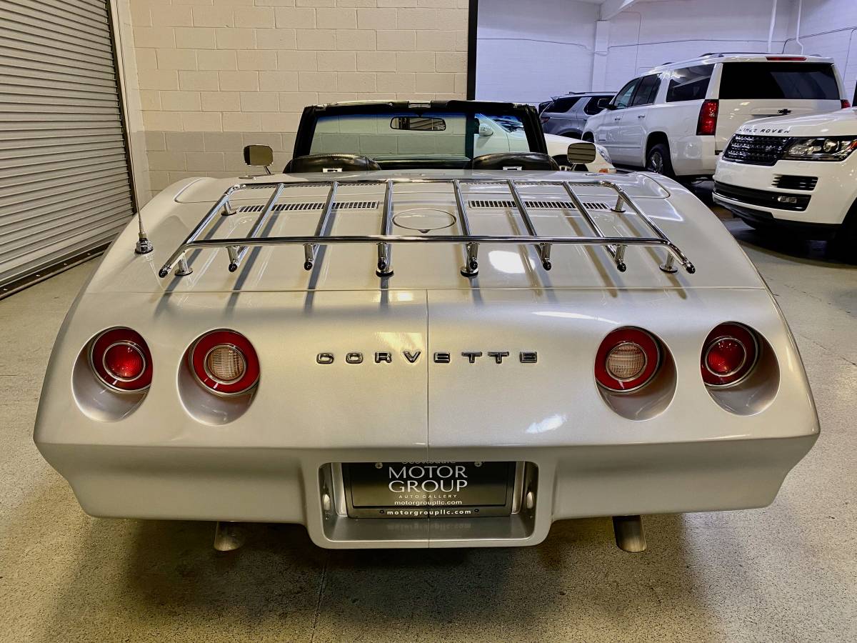 Chevrolet-corvette-1974-silver-4