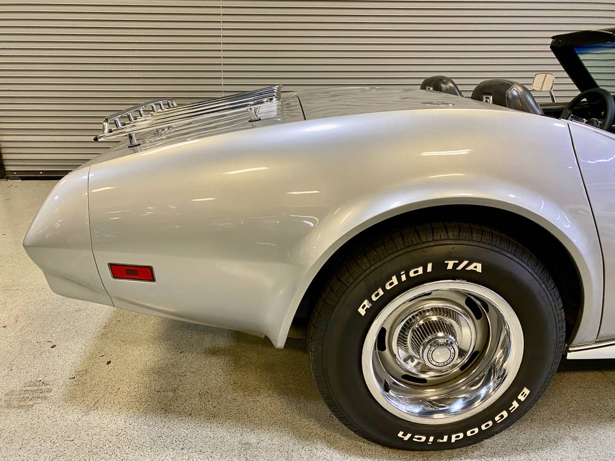 Chevrolet-corvette-1974-silver-6