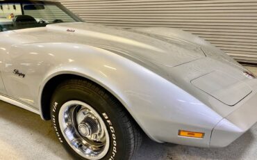 Chevrolet-corvette-1974-silver-9