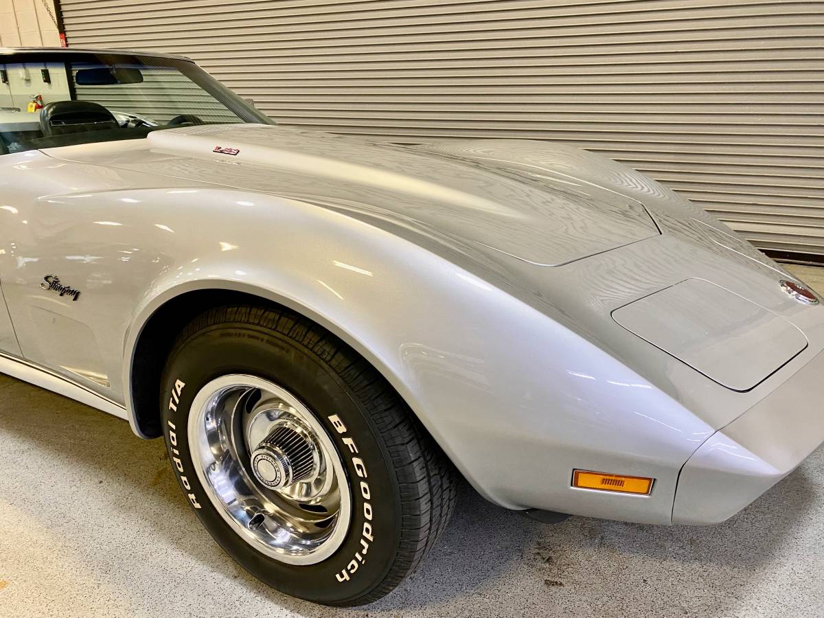Chevrolet-corvette-1974-silver-9