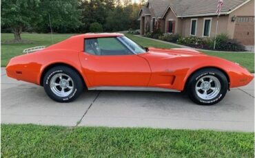 Chevrolet-corvette-1975-10