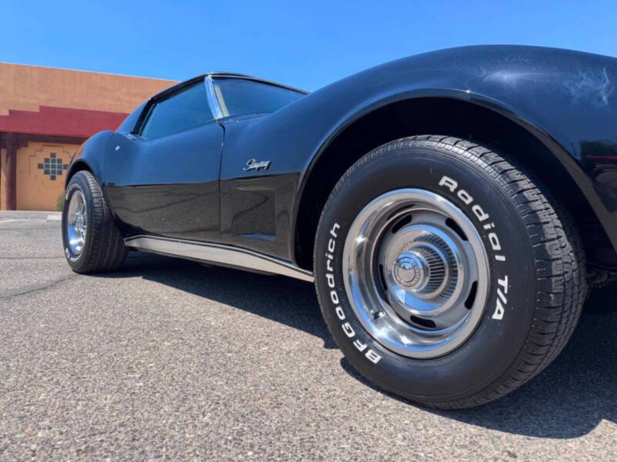 Chevrolet-corvette-1975-black-1
