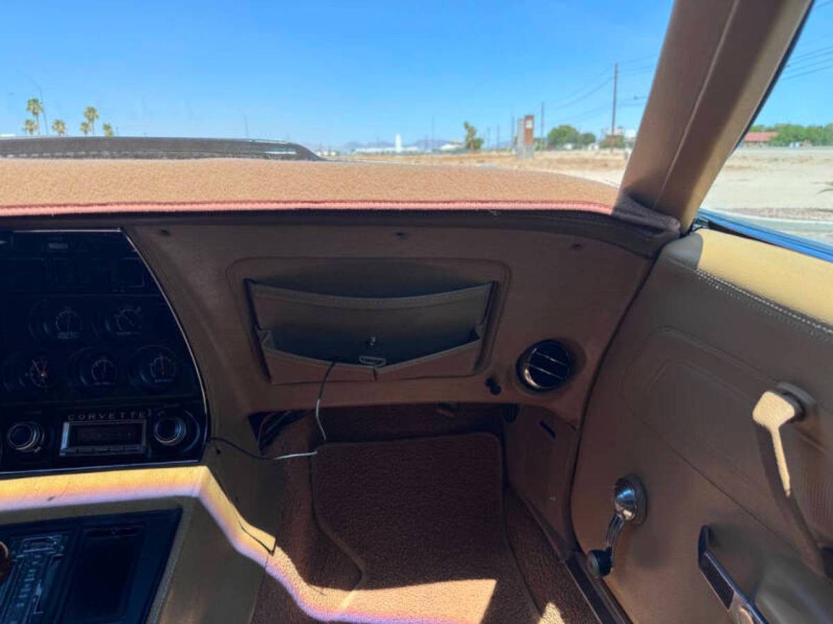 Chevrolet-corvette-1975-black-13