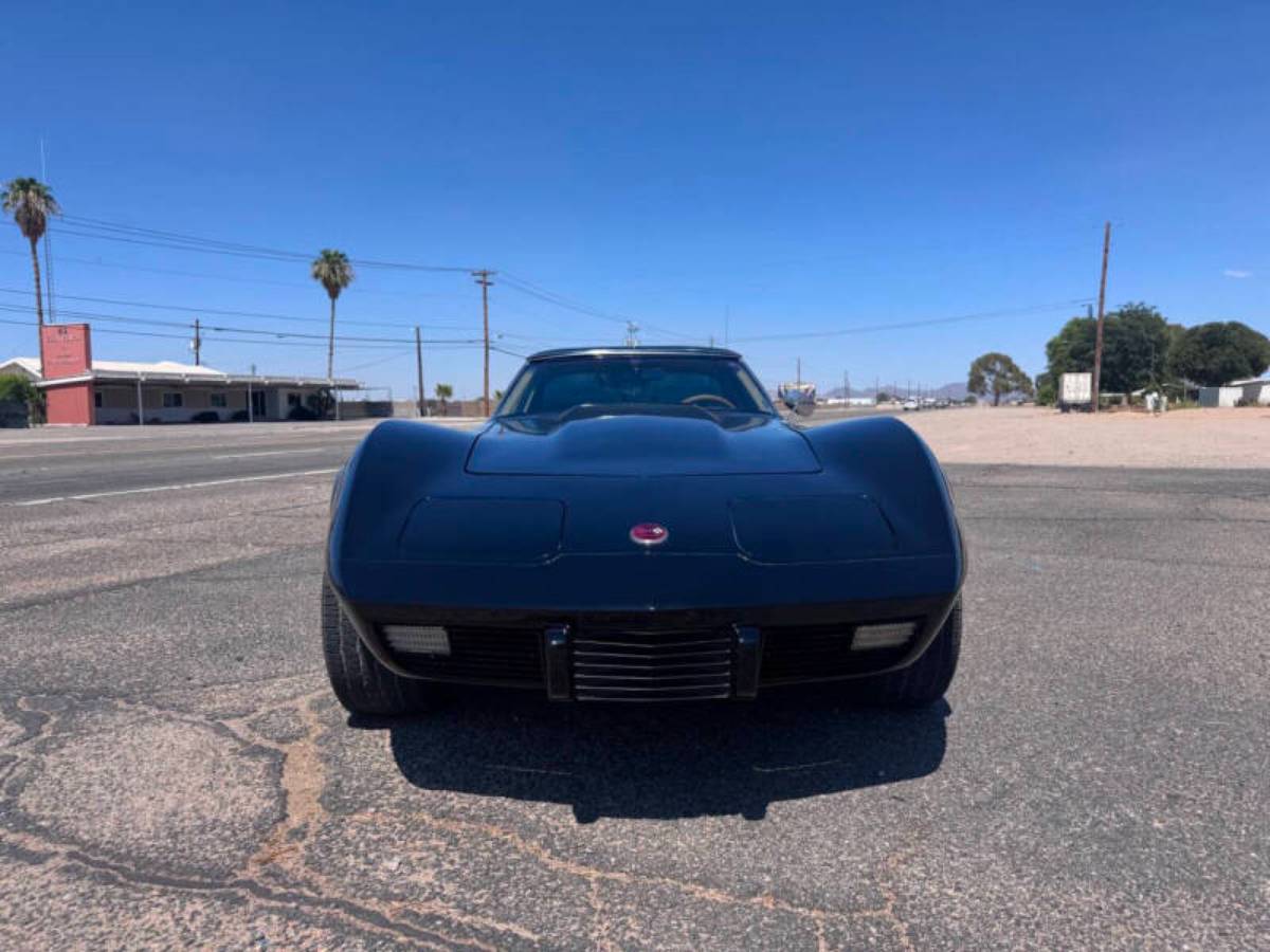 Chevrolet-corvette-1975-black-2