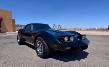 Chevrolet-corvette-1975-black