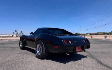 Chevrolet-corvette-1975-black-4