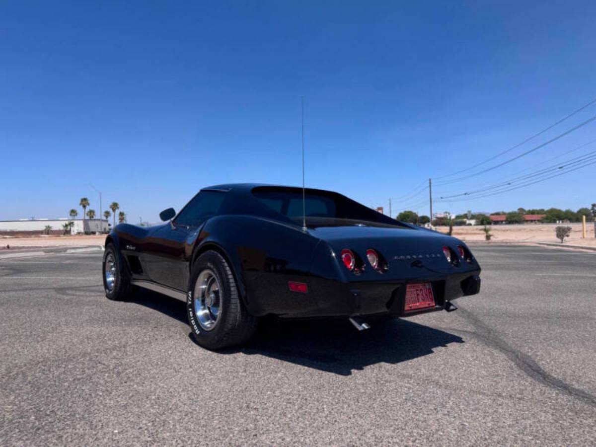 Chevrolet-corvette-1975-black-4