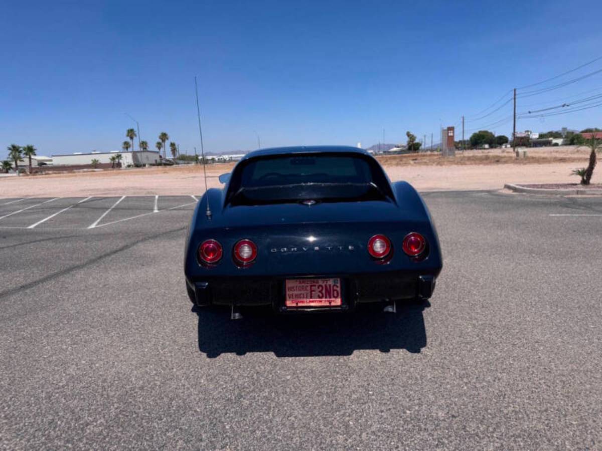 Chevrolet-corvette-1975-black-5
