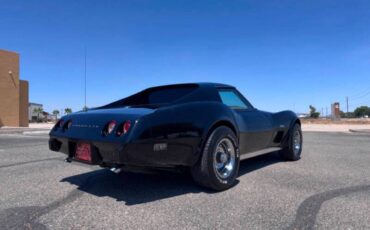 Chevrolet-corvette-1975-black-6