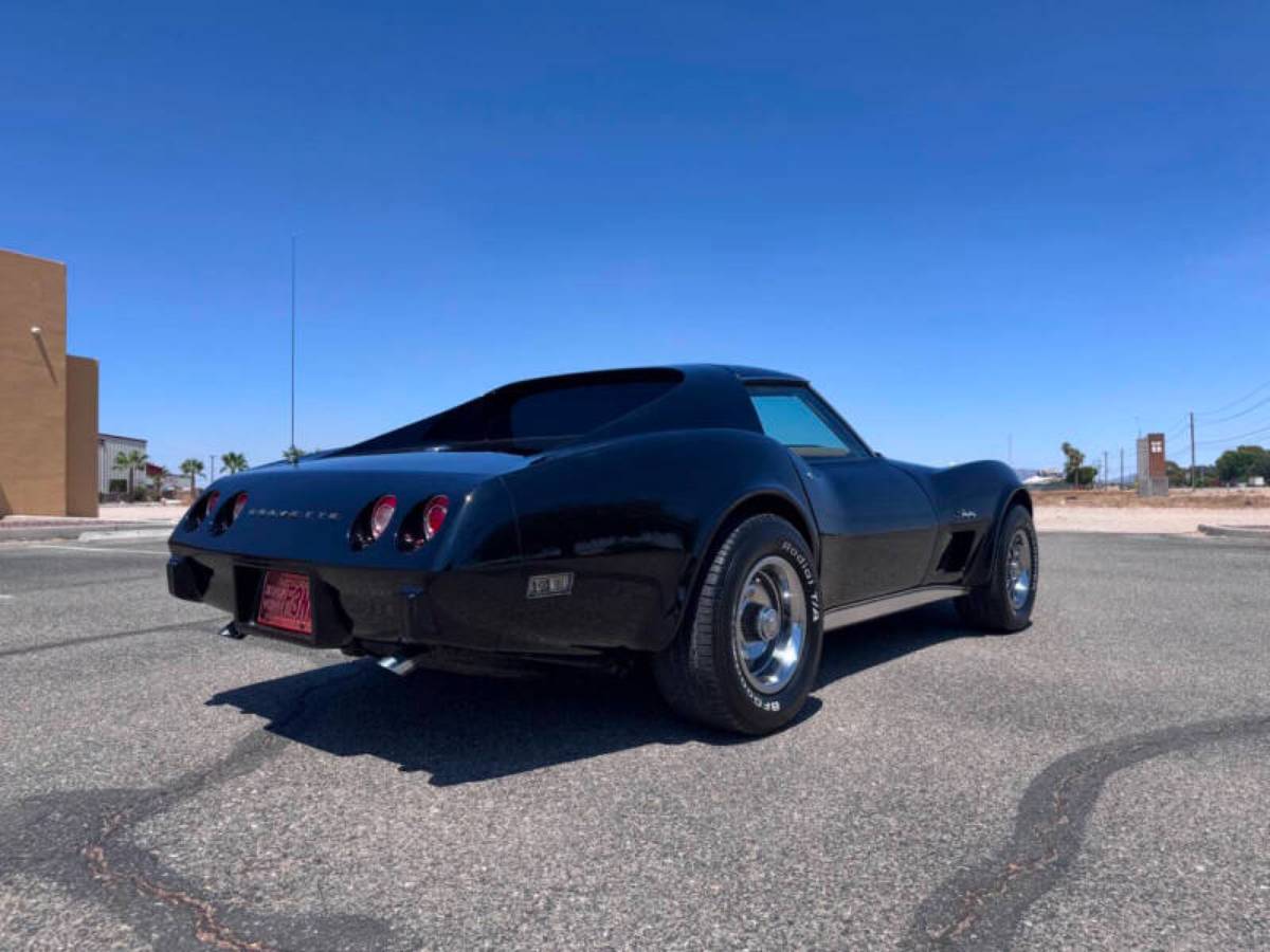 Chevrolet-corvette-1975-black-6