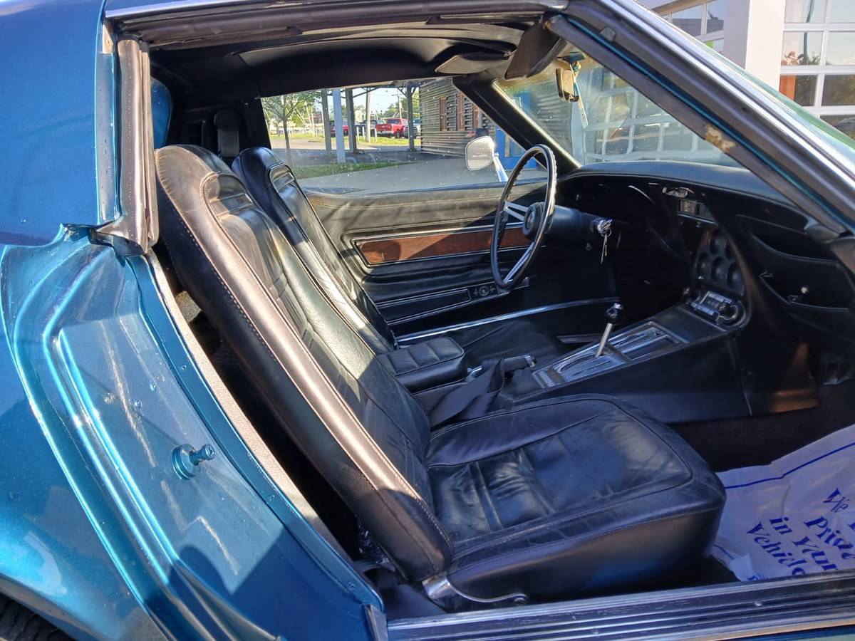Chevrolet-corvette-1975-blue-8
