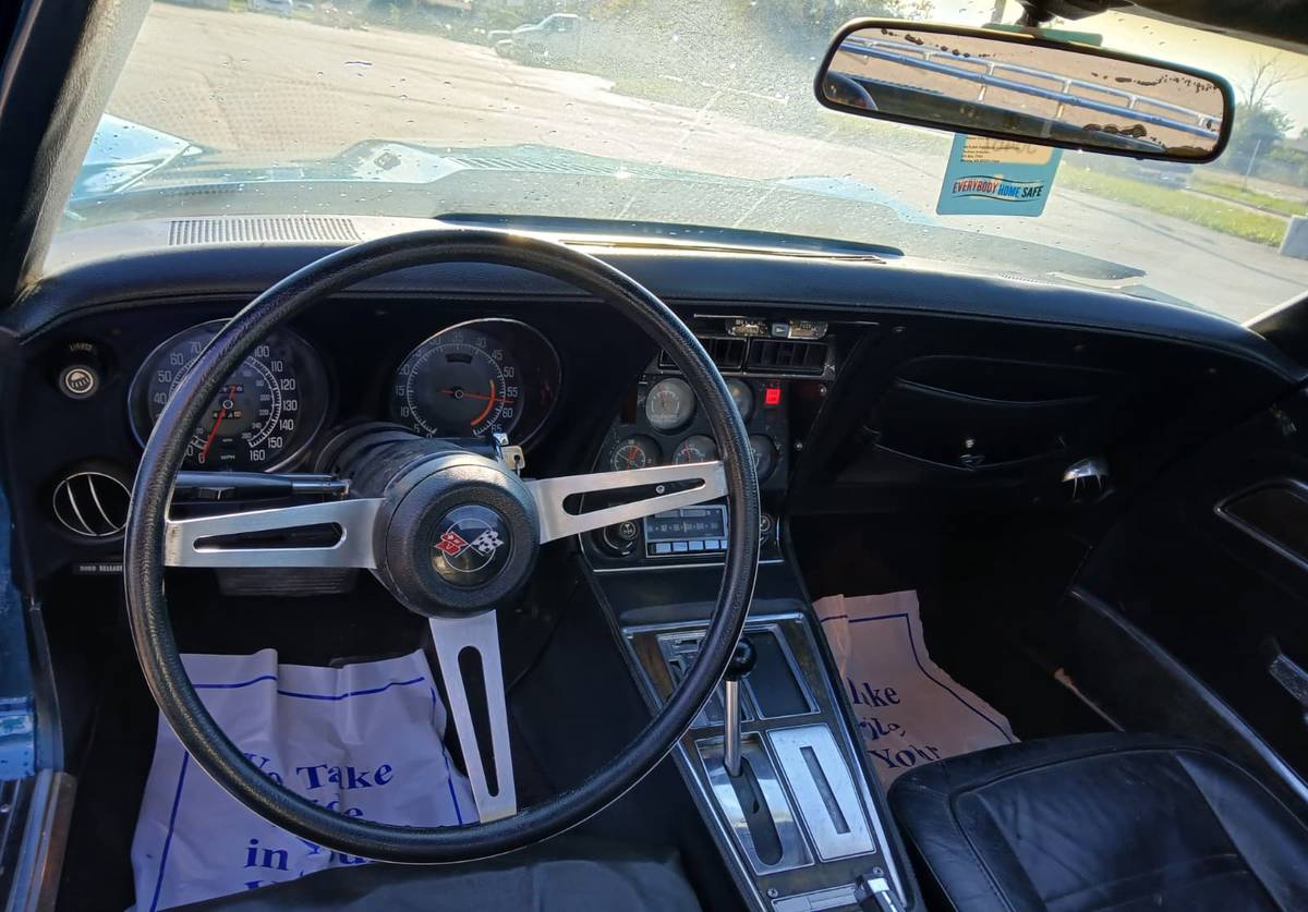 Chevrolet-corvette-1975-blue-9