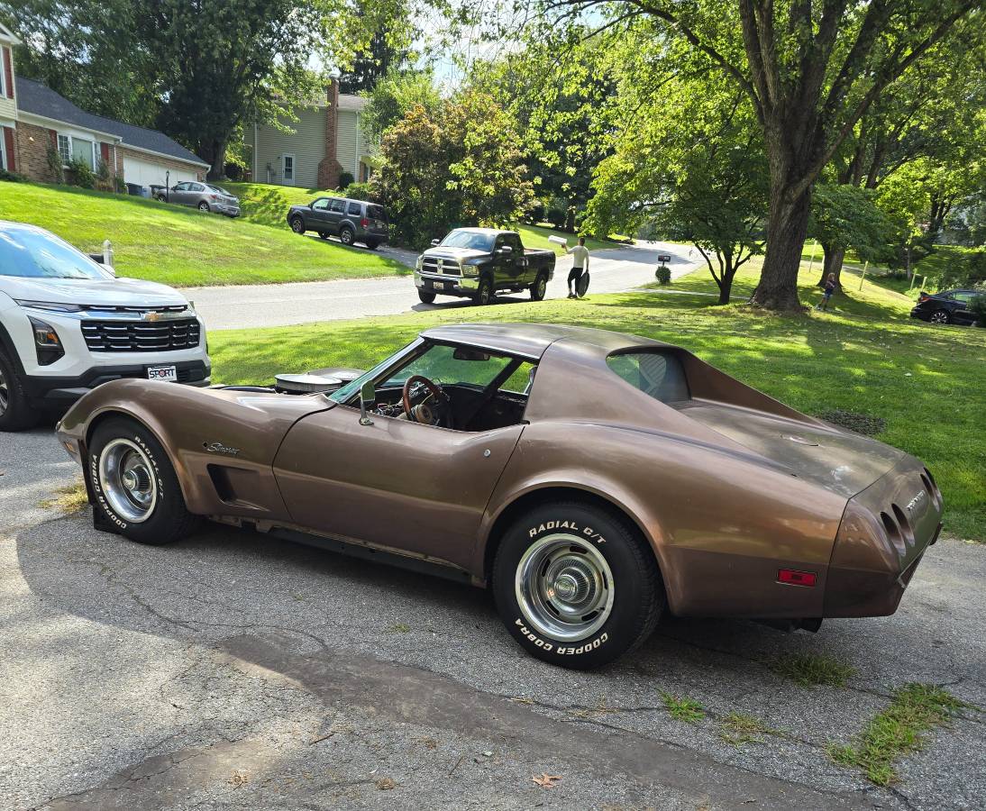 Chevrolet-corvette-1975-brown-5