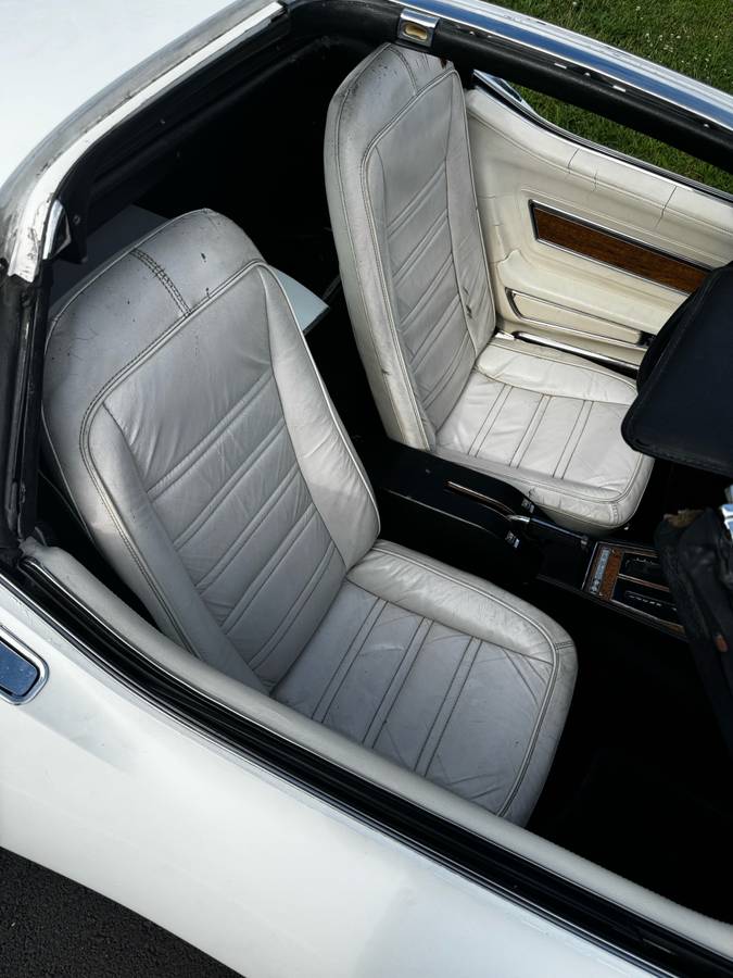 Chevrolet-corvette-1976-white-1
