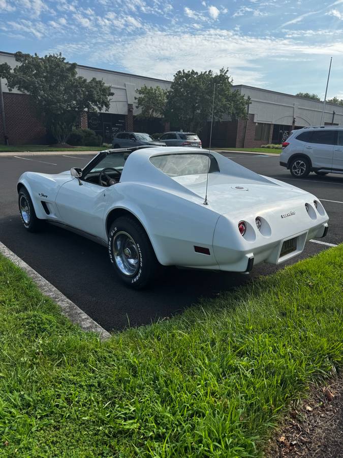 Chevrolet-corvette-1976-white-3