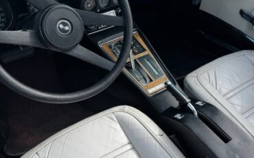 Chevrolet-corvette-1976-white