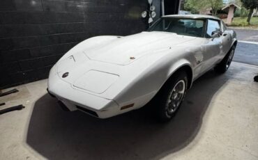 Chevrolet-corvette-1976-white-4