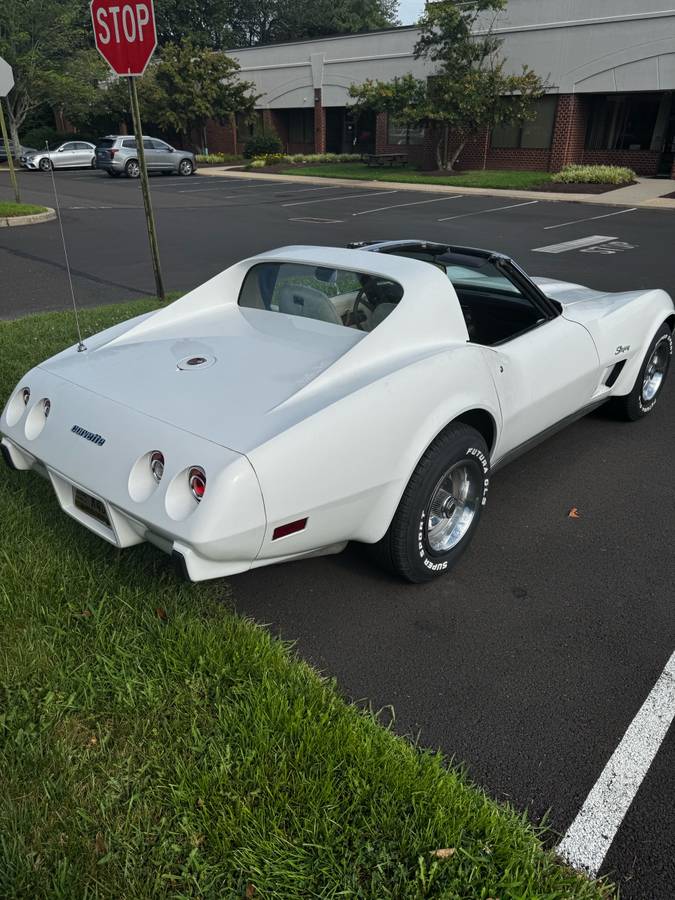 Chevrolet-corvette-1976-white-6