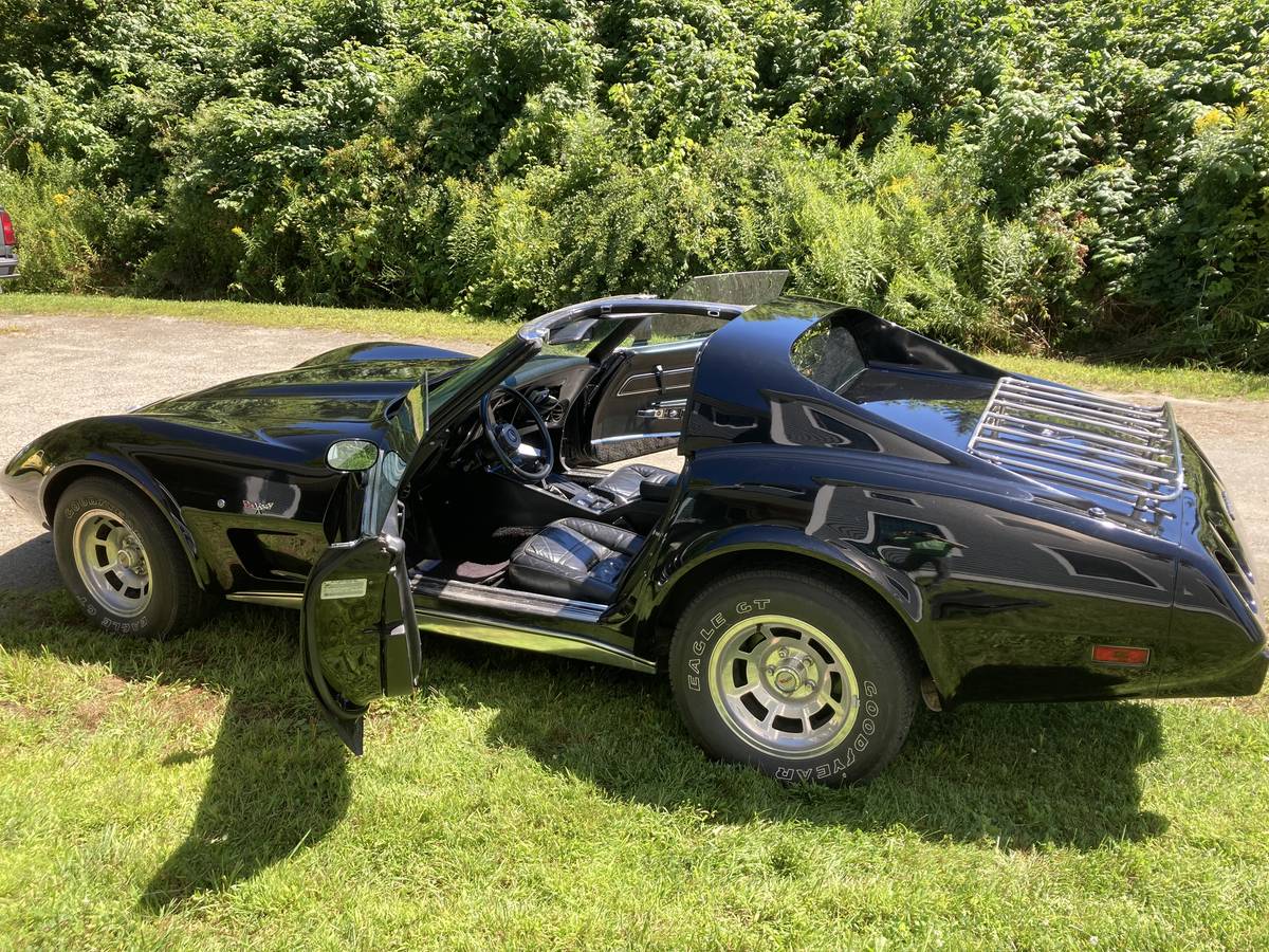 Chevrolet-corvette-1977-black-2