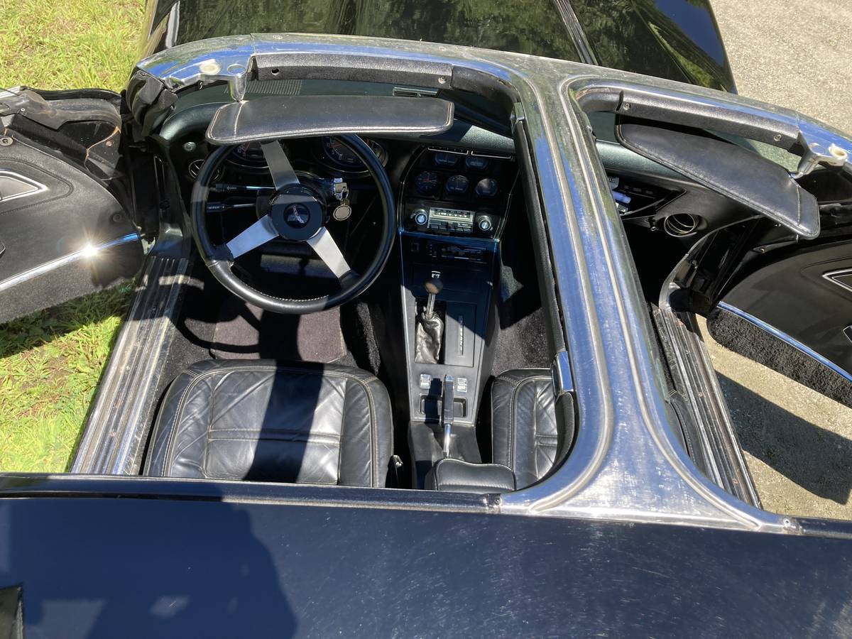 Chevrolet-corvette-1977-black-3